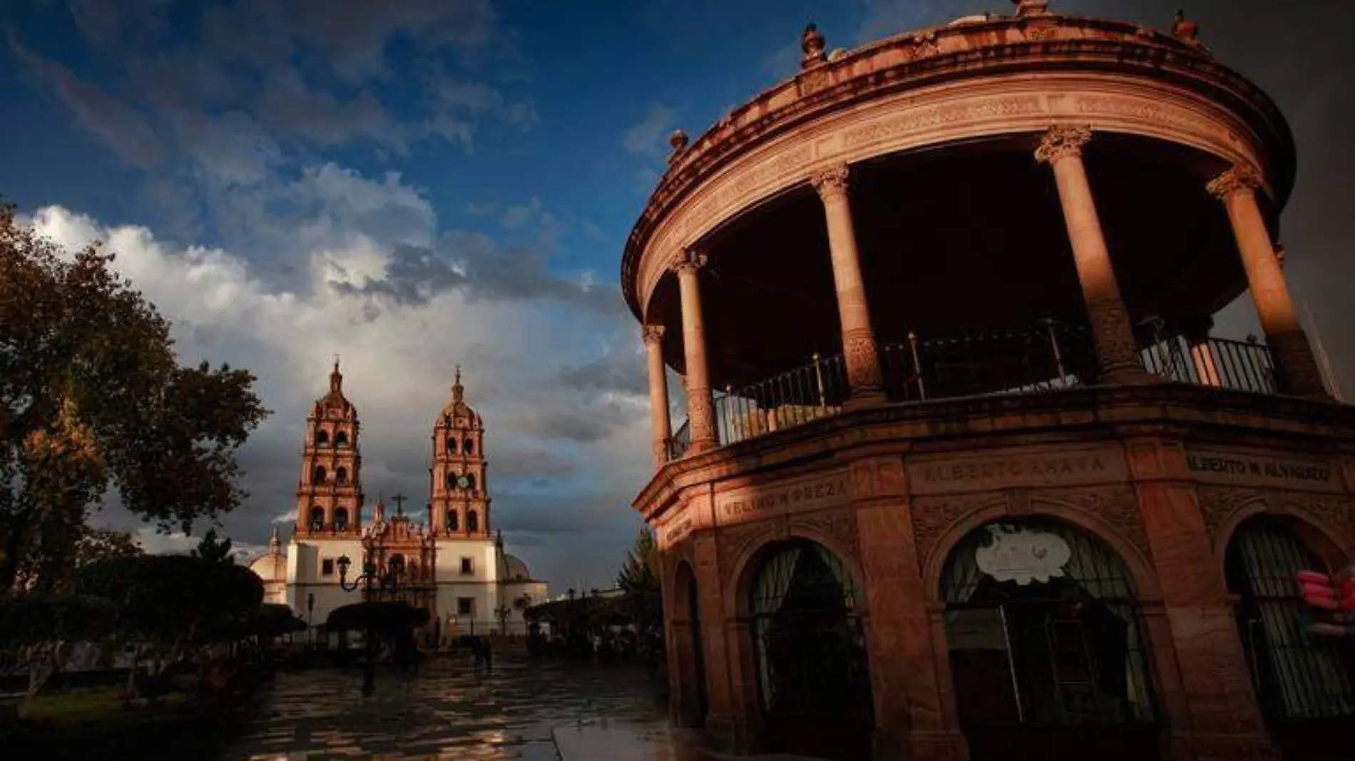 Catedral y Kiosco del centro histórico de la ciudad Durango